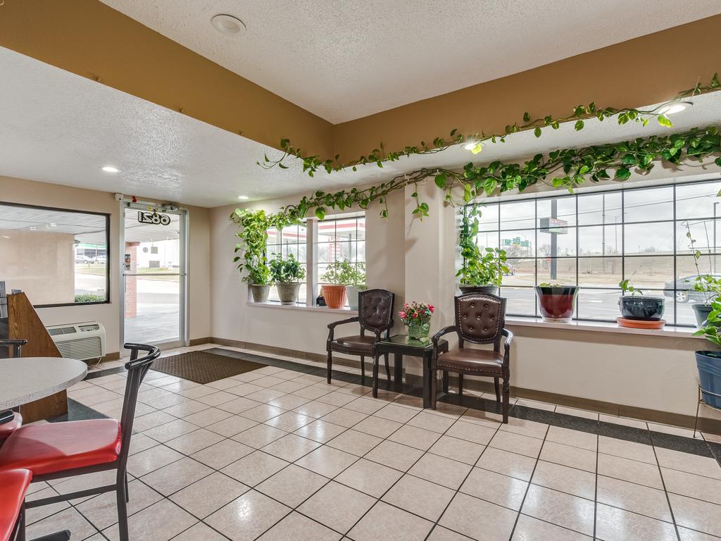 Travelers Inn Midwest City Εξωτερικό φωτογραφία