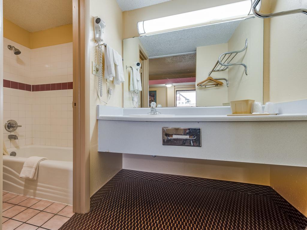 Travelers Inn Midwest City Εξωτερικό φωτογραφία