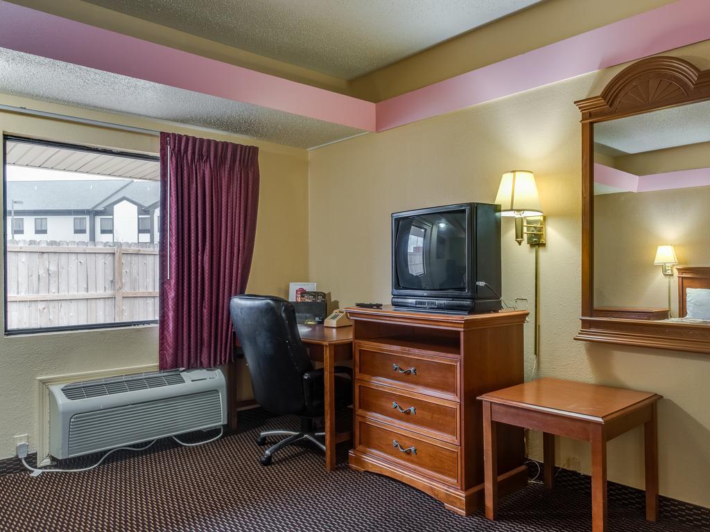 Travelers Inn Midwest City Εξωτερικό φωτογραφία