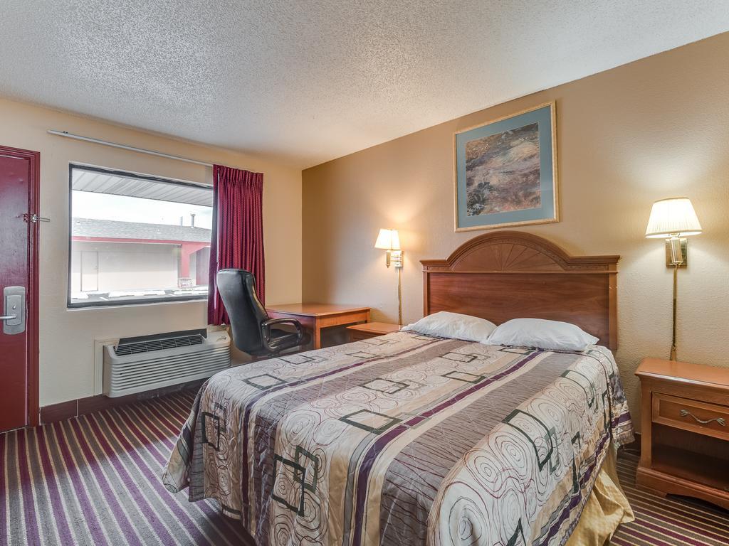 Travelers Inn Midwest City Εξωτερικό φωτογραφία