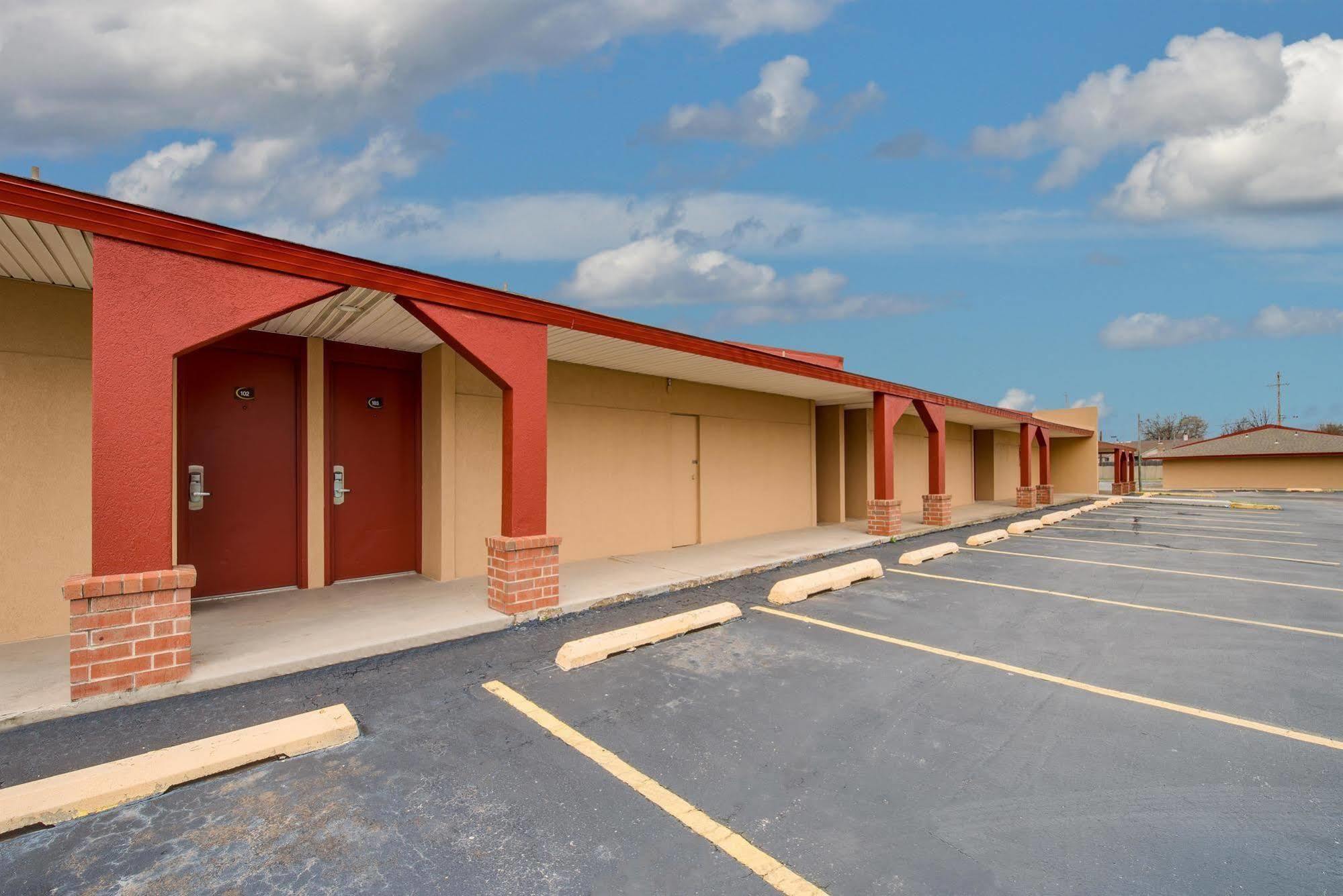Travelers Inn Midwest City Εξωτερικό φωτογραφία
