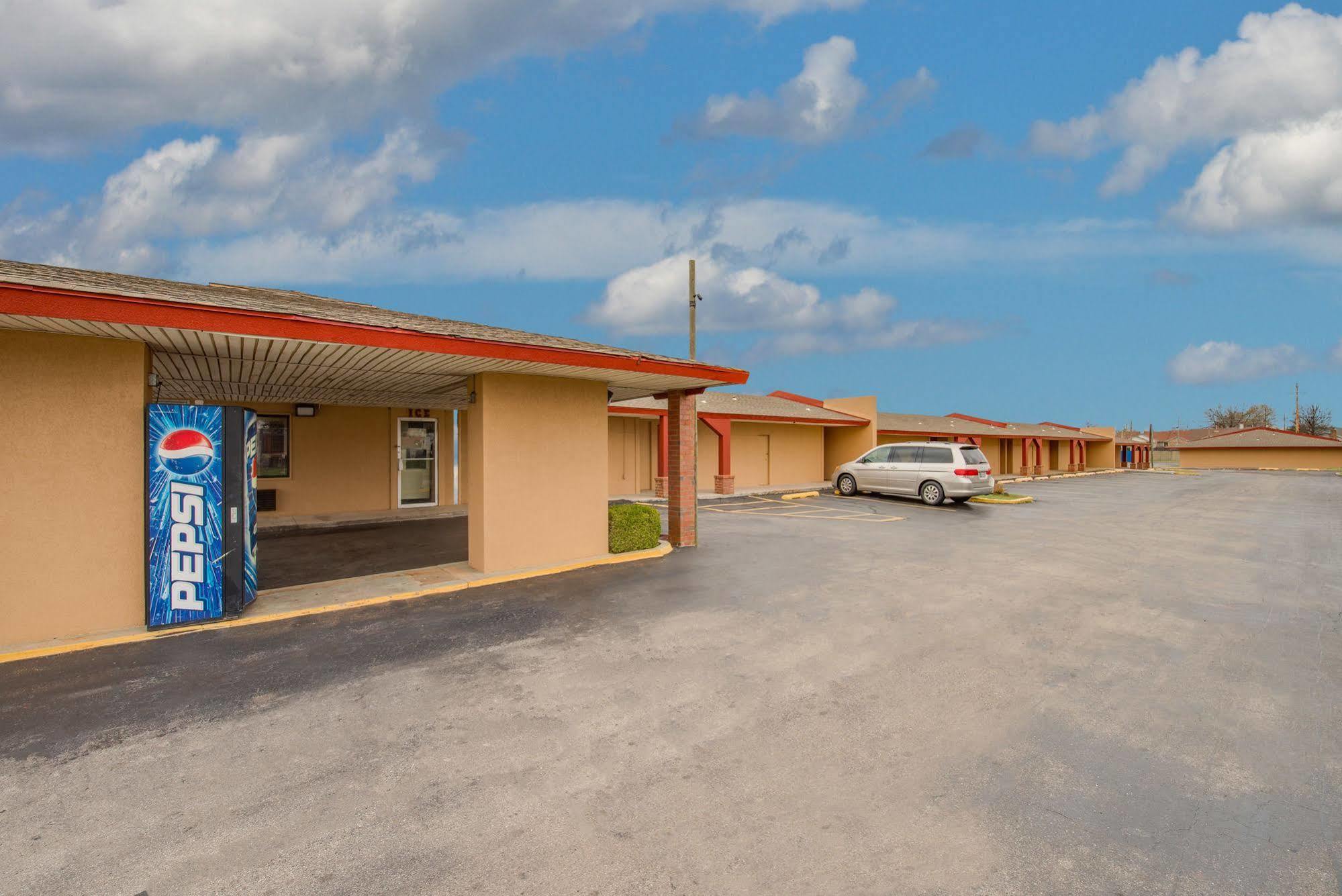 Travelers Inn Midwest City Εξωτερικό φωτογραφία