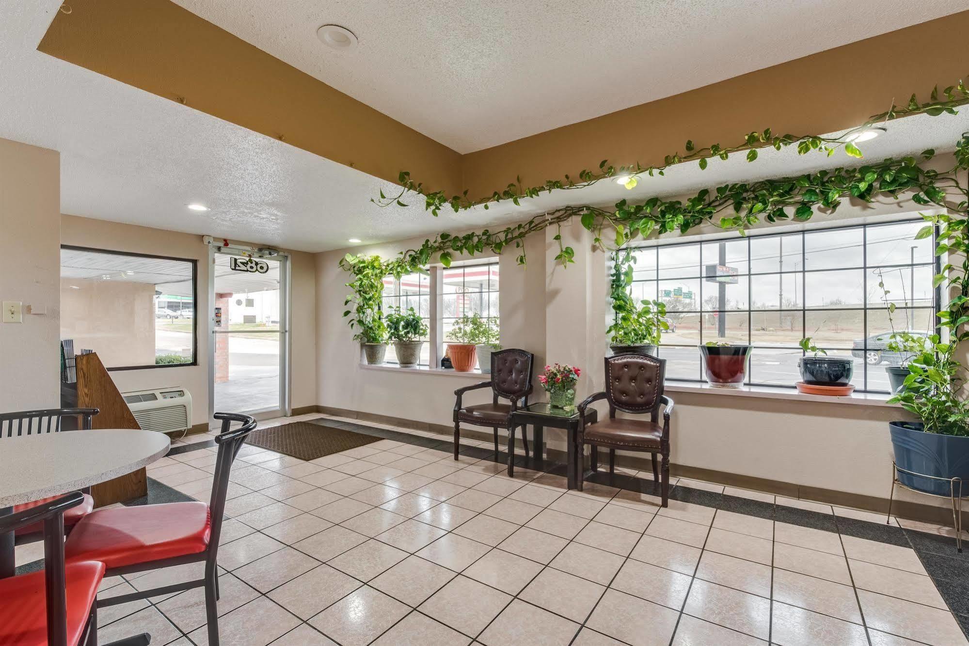 Travelers Inn Midwest City Εξωτερικό φωτογραφία