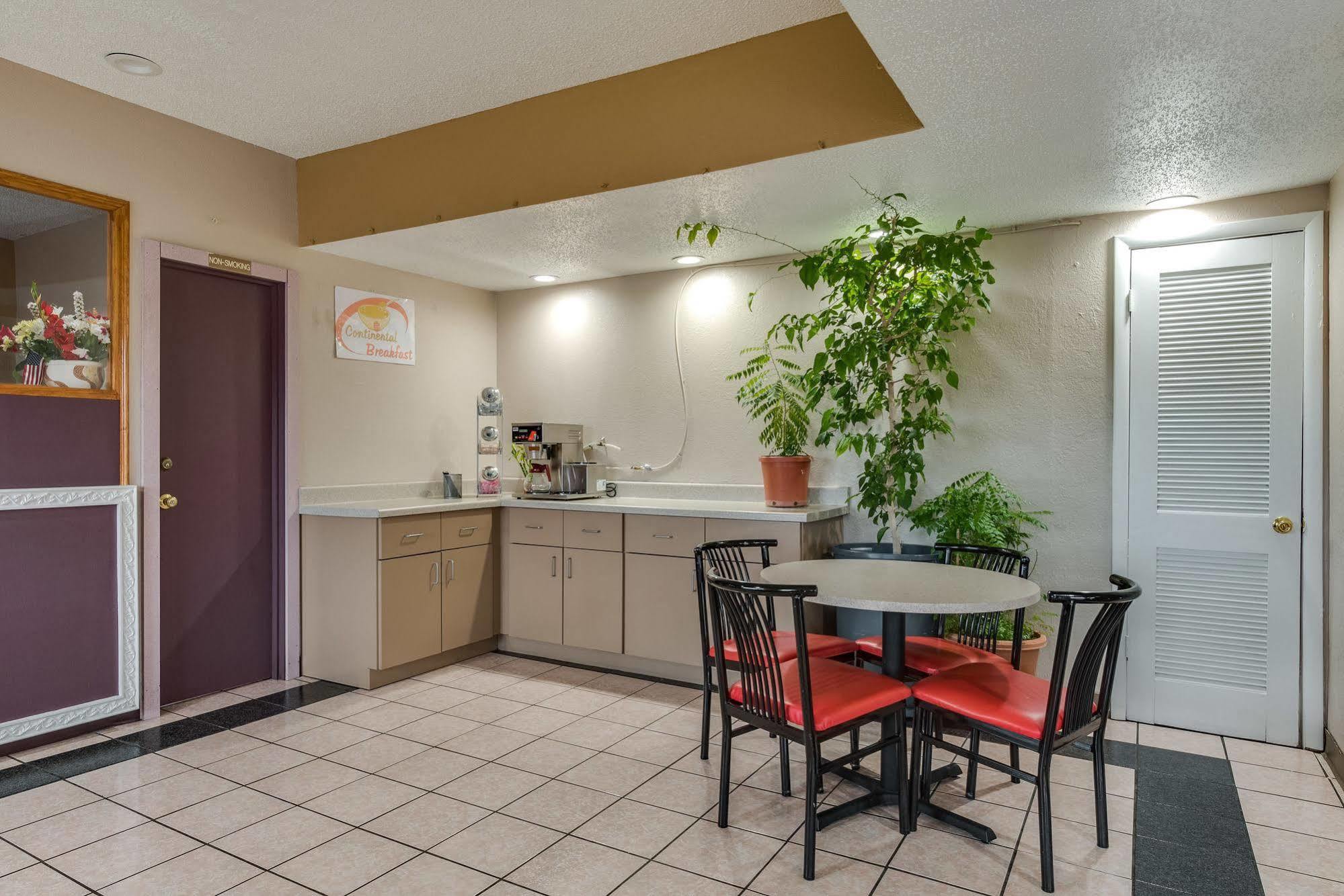 Travelers Inn Midwest City Εξωτερικό φωτογραφία