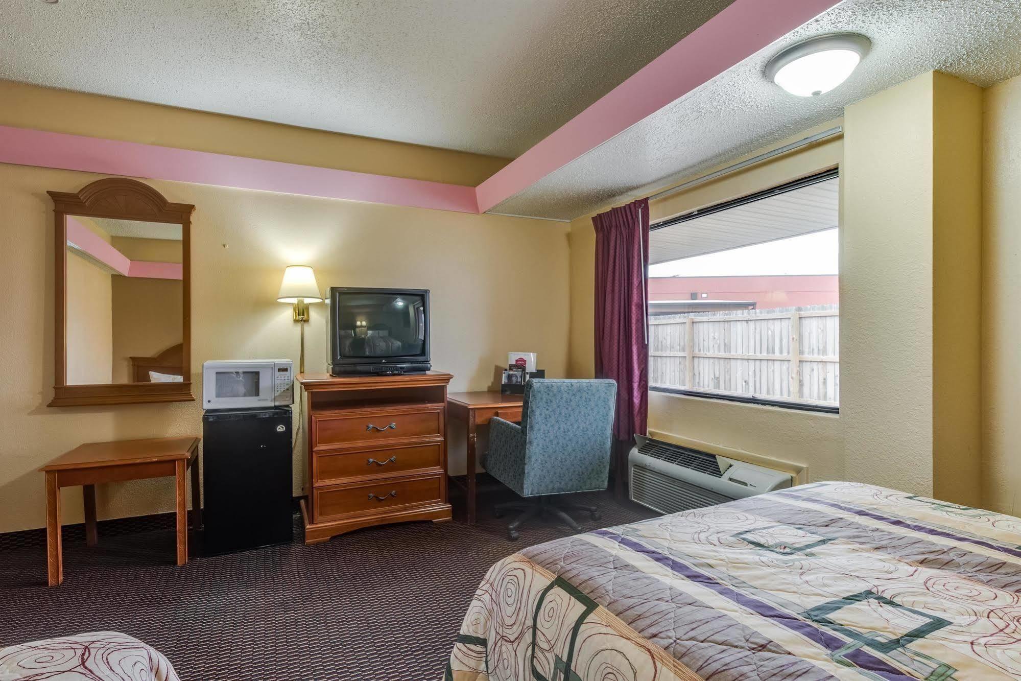 Travelers Inn Midwest City Εξωτερικό φωτογραφία