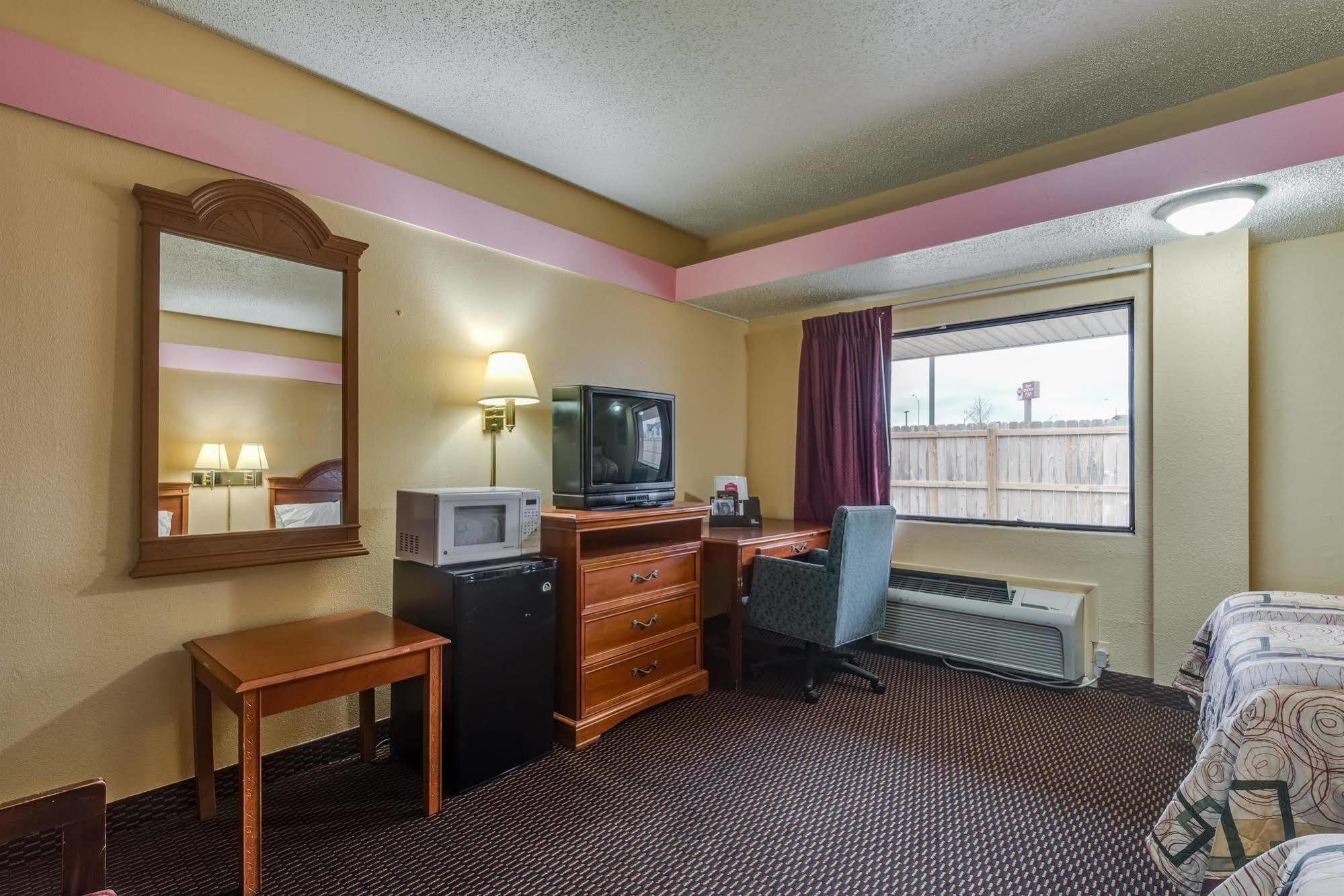 Travelers Inn Midwest City Εξωτερικό φωτογραφία